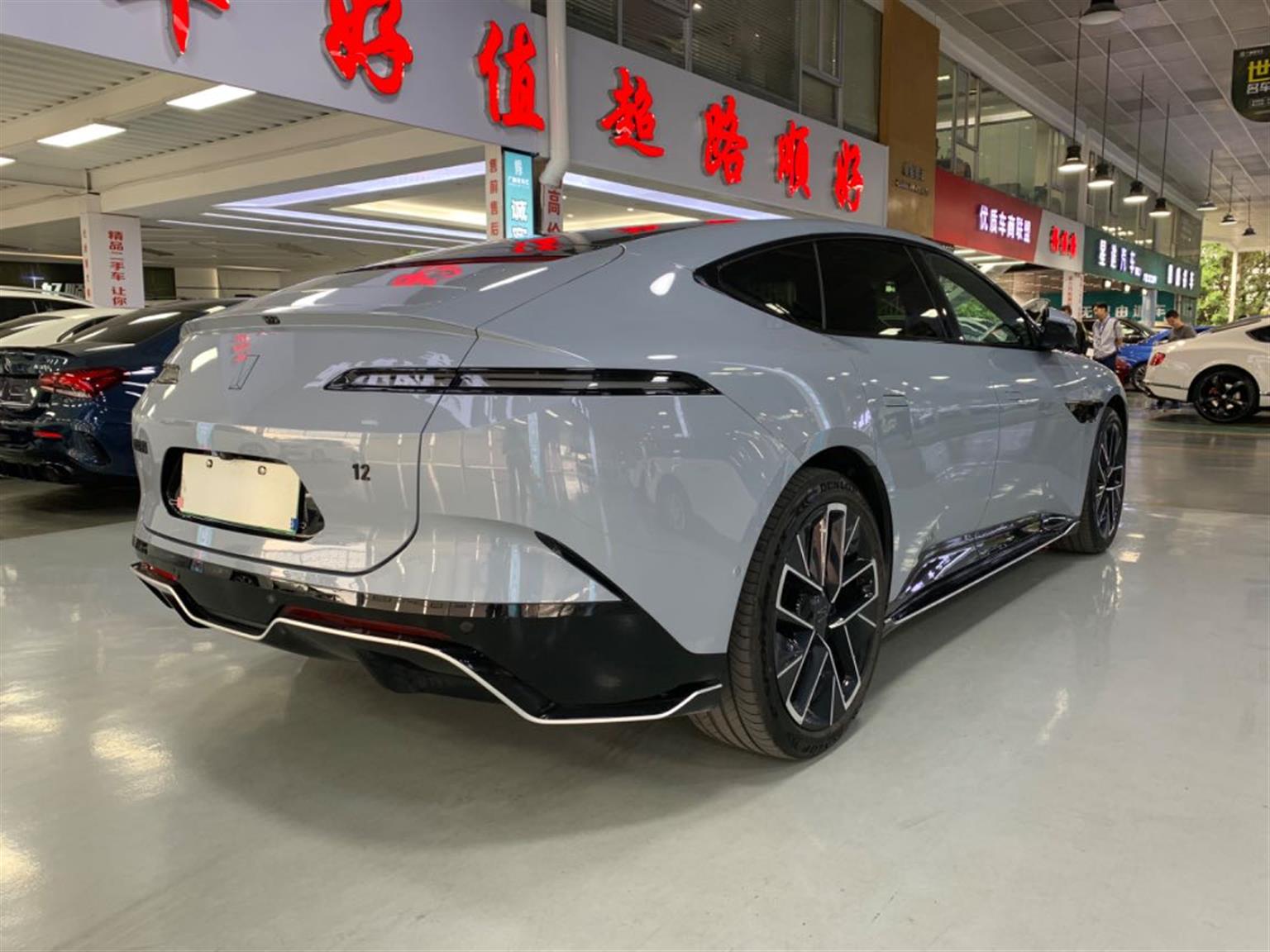 阿维塔12 